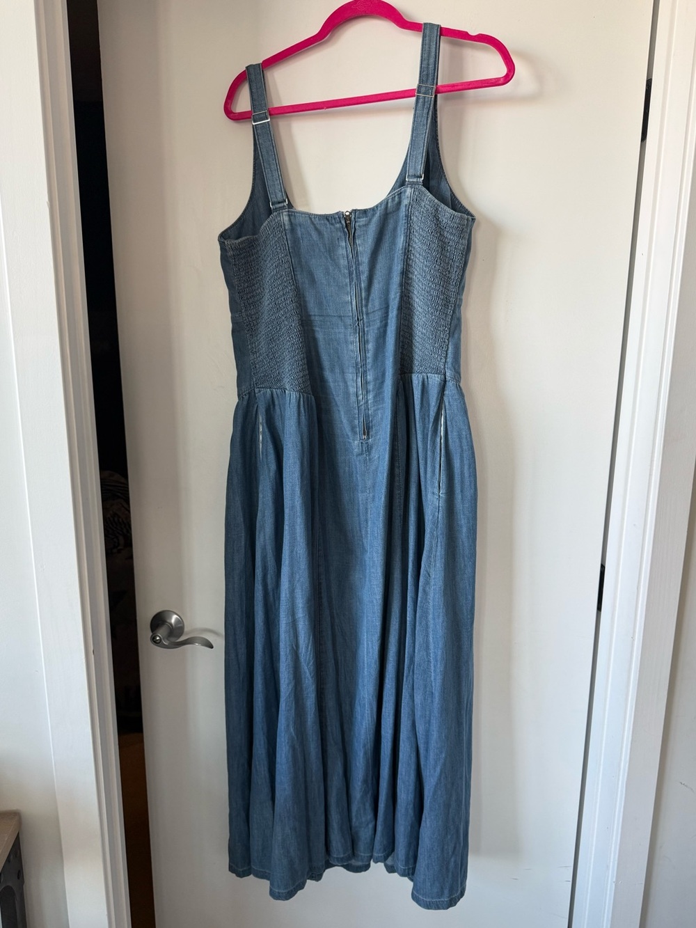 Abercrombie & Fitch Bra-Free Dylan Chambray Midi Dress - Picture 3 of 12
